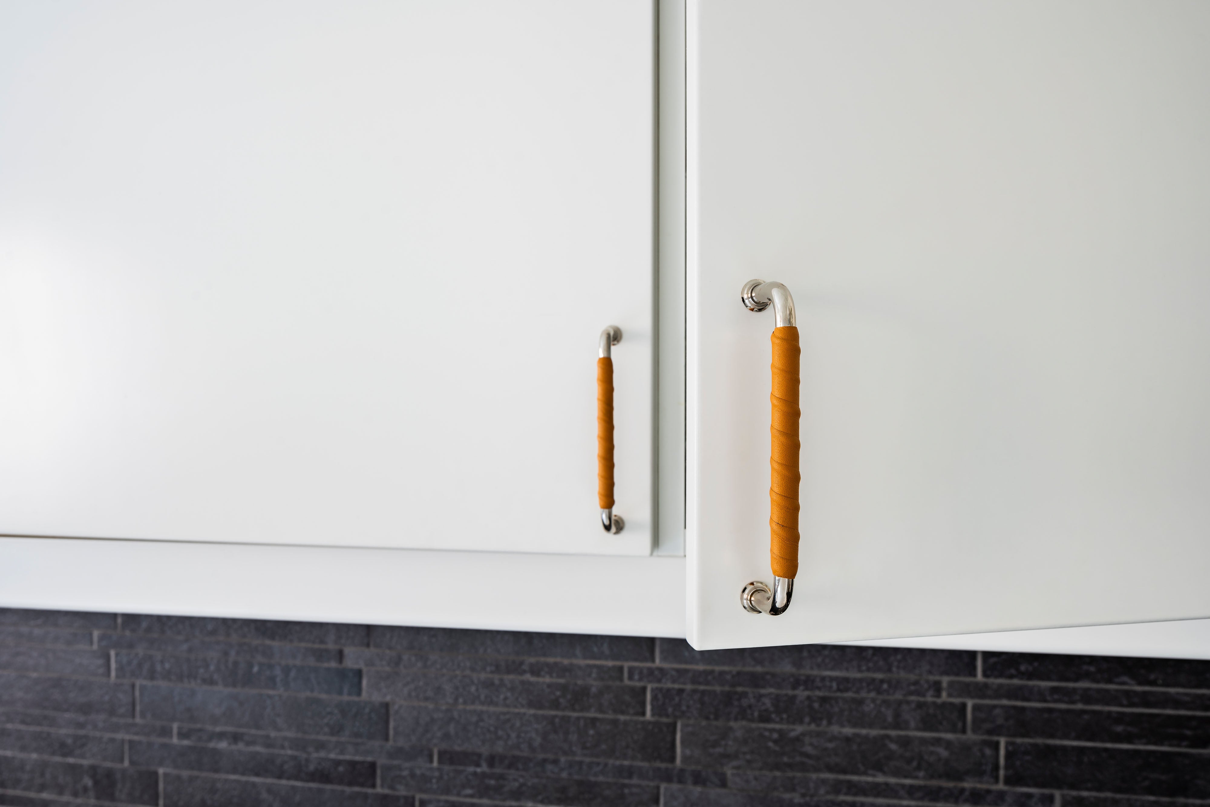 Guide till att köpa in och montera handtag på köksluckor