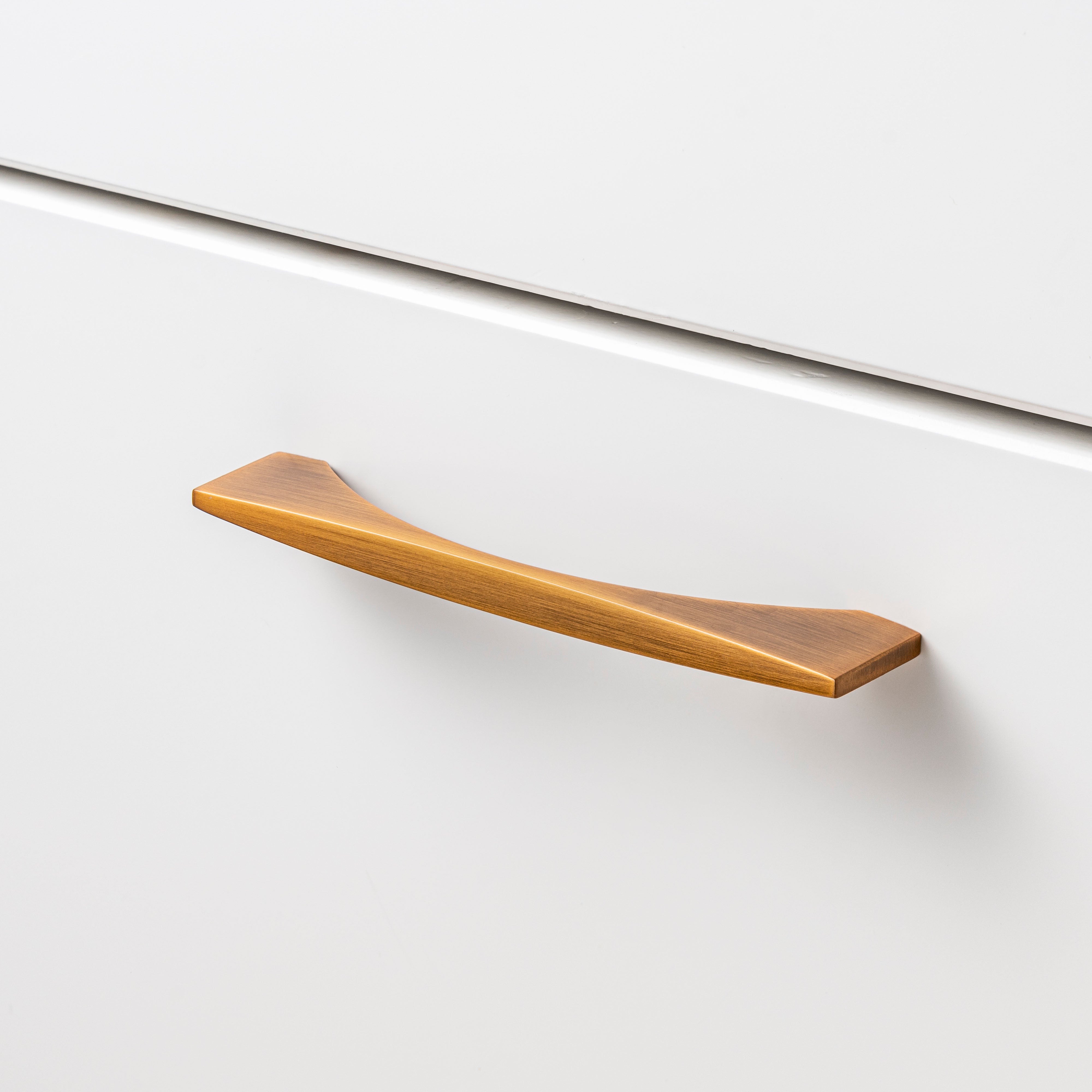 The Copper – Handtag, Zink, Kopparfärgad - Freya Home