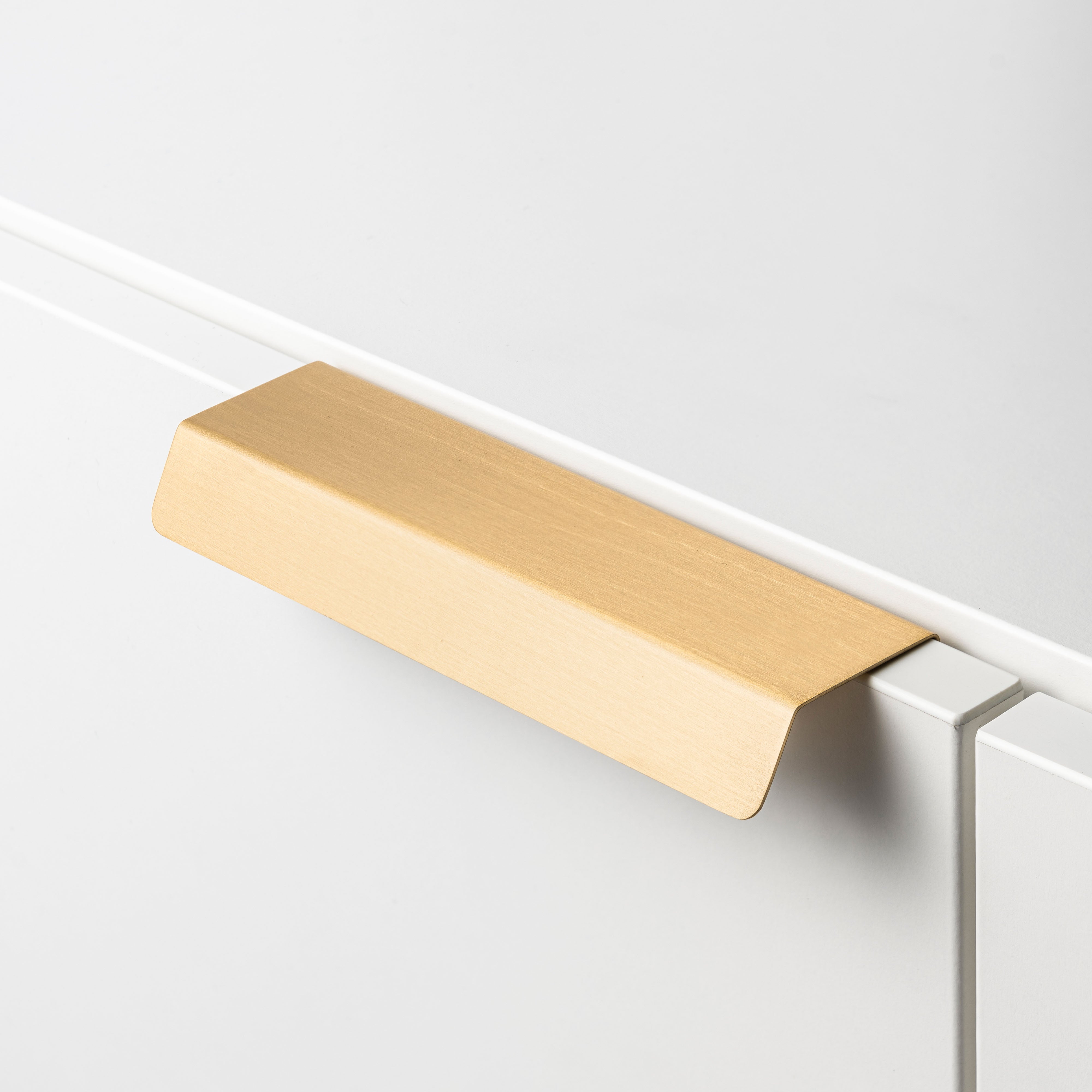The Cut – Handtag, Mässing - Freya Home