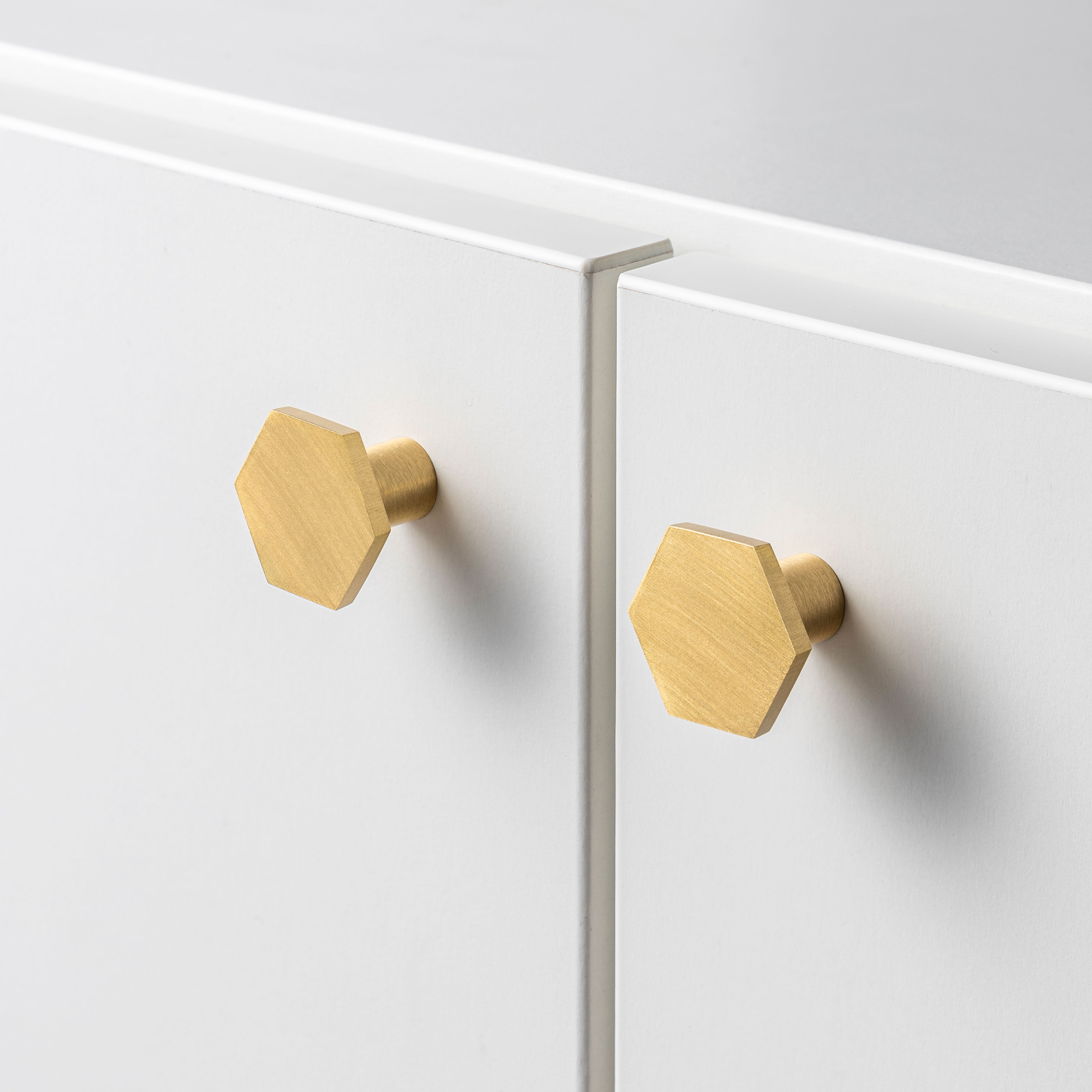 Freya Home The Hexagon Slim Knopp Mässing