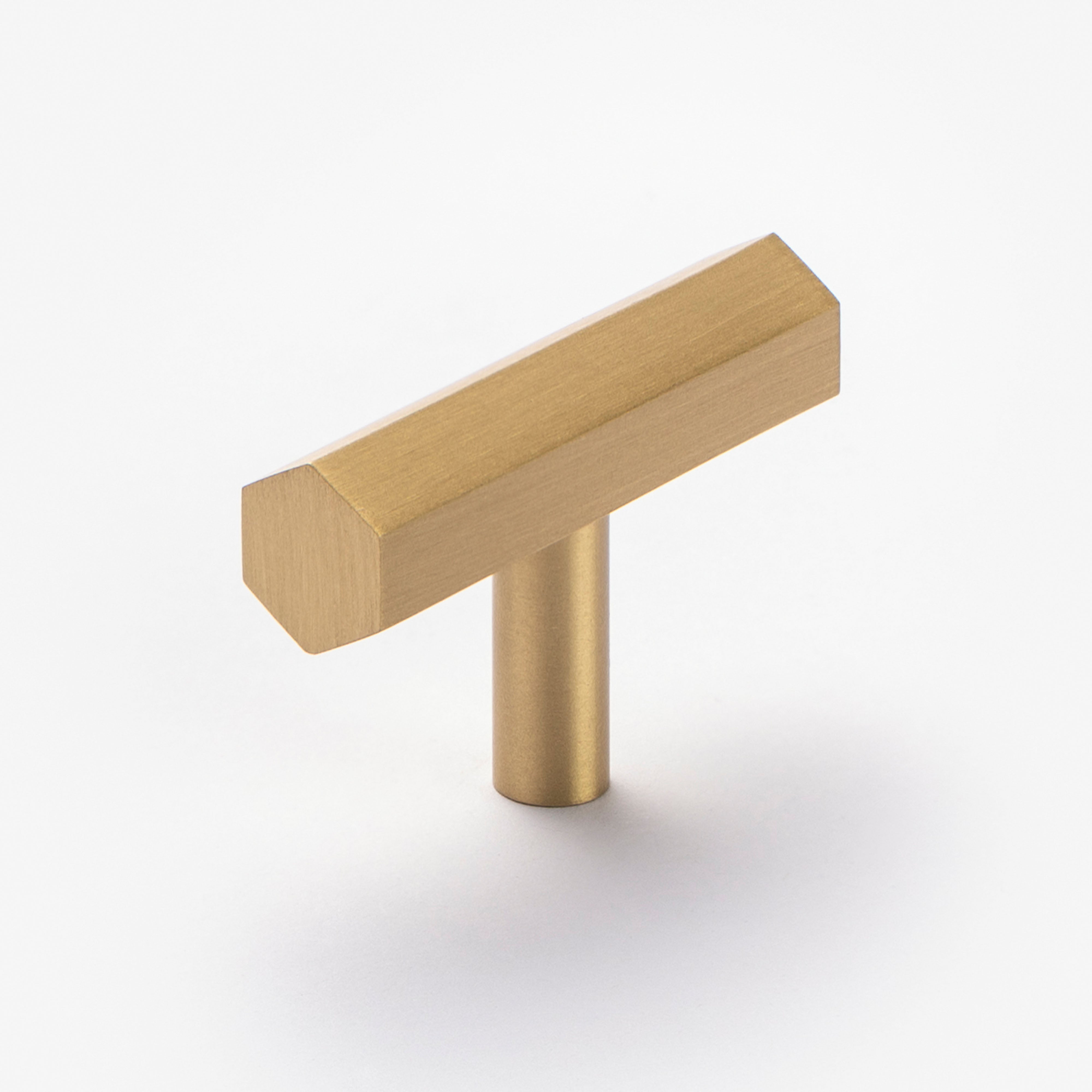 The Hexagon – T-Bar handtag, Mässing - Freya Home