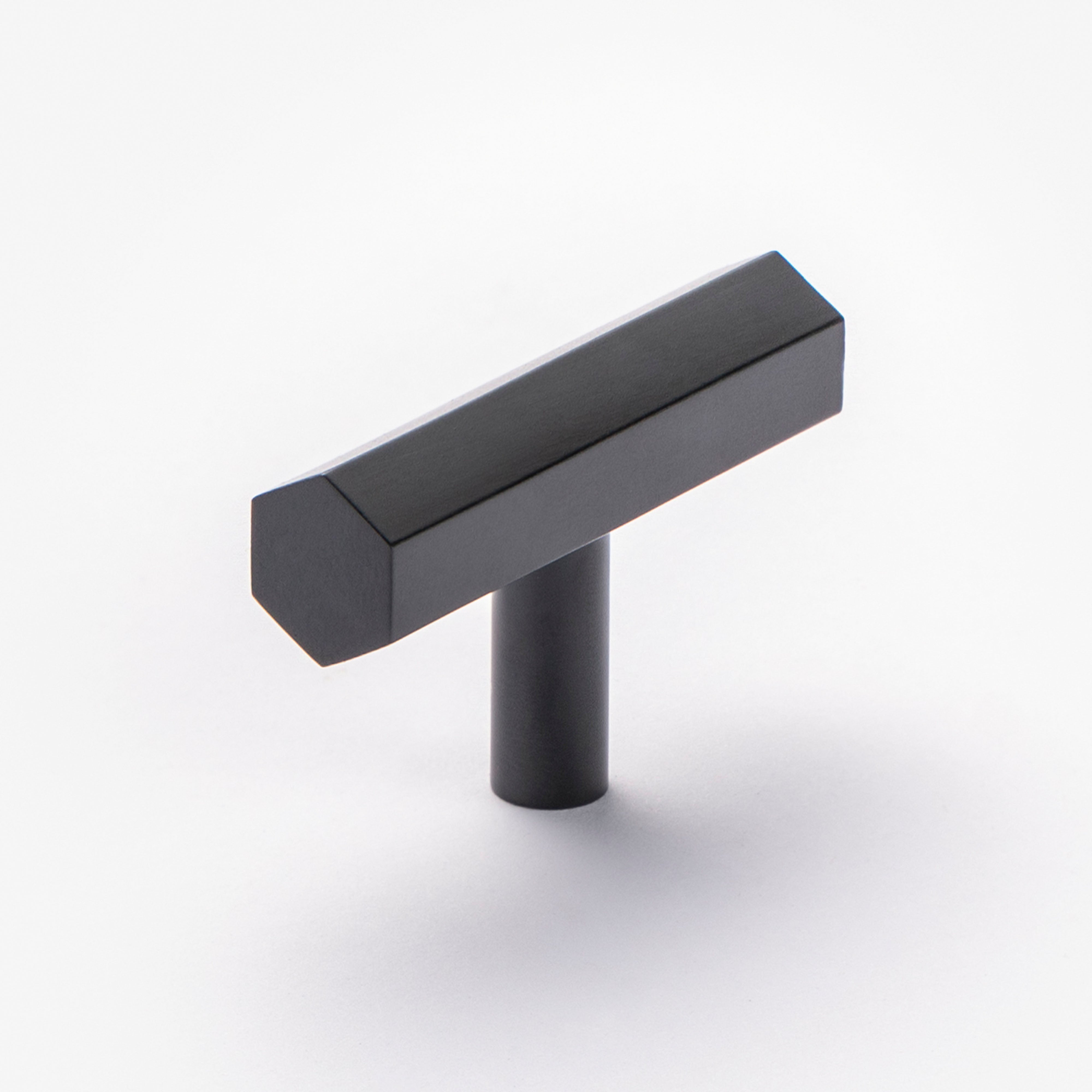 The Hexagon – T-Bar handtag, Mässing - Freya Home
